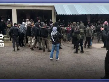 بسبب امرأة خمسينية.. فصائل محلية تحتجز عناصر من الشرطة العسكرية في السويداء - وكالة ستيب نيوز