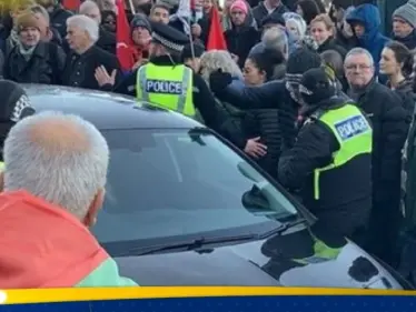 الشرطة الاسكتلندية تلقي القبض على امرأة سبعينية صدمت بسيارتها متظاهرين مؤيدين للفلسطينيين - وكالة ستيب نيوز