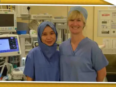 طبيبة مسلمة تُدخل "الحجاب المعقم" لغُرف العمليات في بريطانيا - وكالة ستيب نيوز