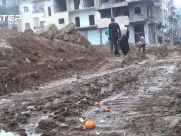 رداءة الطرقات وسط مدينة الرقة تعرقل مرور السيارات وحركة المدنيين - وكالة ستيب نيوز