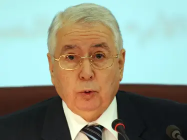 تلقّى تعليمه في جامعة دمشق.. وفاة رئيس عربي سابق بفيروس كورونا - وكالة ستيب نيوز