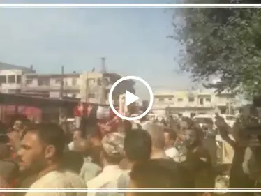 الحماس يدفع بالمئات من الأهالي في الخروج بمسيرات مؤيدة للنظام السوري، شاهد ماذا فعل أهالي منبج - وكالة ستيب نيوز