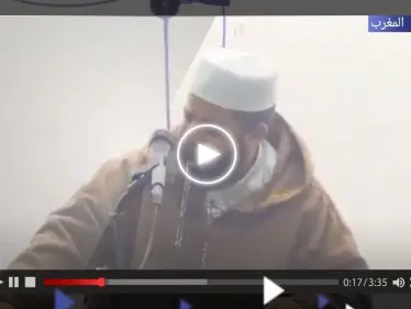 شاهد ردة فعل إمام أحد مساجد المغرب أثناء حدوث الزلزال المدمر.. وهذا ما طلبه من المصلين - وكالة ستيب نيوز