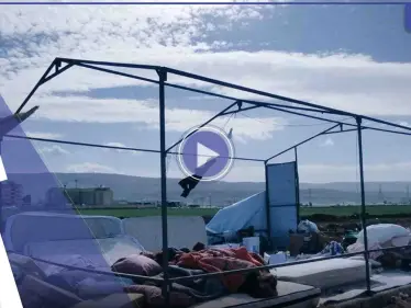 بالفيديو|| عاصفة "قوية" تضرب شمال سوريا وتقتلع خيم بعضها لمتضرري الزلزال - وكالة ستيب نيوز