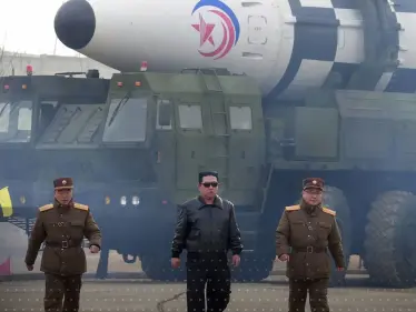 كوريا الشمالية تخصص يوم عطلة للاحتفال بـ"الوحش".. وتحذر من "شفا حرب نووية" إذا استمر التعاون الثلاثي - وكالة ستيب نيوز