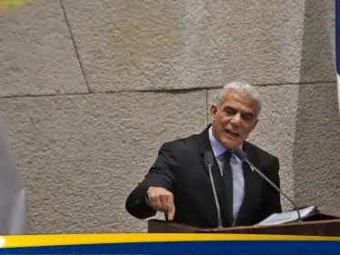 لابيد يطالب بإقالة نتنياهو ويهاجمه بعد تسريبات "كابينيت الحرب" - وكالة ستيب نيوز