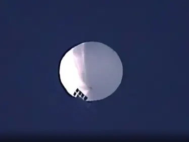 أمريكا تعلن اعتراض منطاد مجهول دخل مجالها وبيان "عاجل" من قيادة الدفاع الجوي - وكالة ستيب نيوز