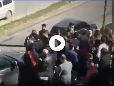 مشاجرة بين أعضاء اللامركزية حول أحقية أخذ صورة مع وزير الصحة الأردني (فيديو) - وكالة ستيب نيوز