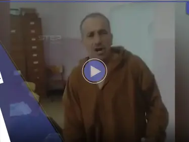 بالفيديو|| مسؤول جزائري يثير الجدل بعد خلع ملابسه في مكانٍ عام والقيام بتصرفات غريبة - وكالة ستيب نيوز