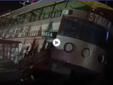 بالفيديو|| المياه تبتلع مطعم في النيل وتسحب الزبائن للأسفل بشكل مخيف أثناء تناولهم العشاء - وكالة ستيب نيوز