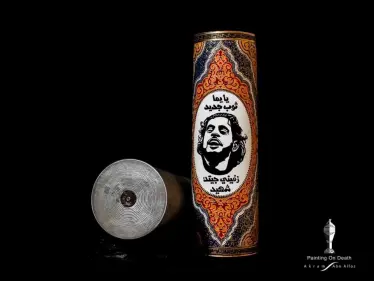 فنان سوري يخلد ذكرى الشهيد عبد الباسط الساروت على مخلفات القذائف (صور) - وكالة ستيب نيوز