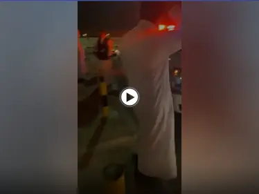 بالفيديو|| مواطن سعودي ينقذ عائلة كويتية تعرضت لهجوم أمام مستشفى عام والشرطة تسانده - وكالة ستيب نيوز