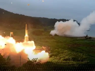 تحسباً لـ"حرب حقيقية".. كيم يشرف على محاكاة لهجوم على مطار كوري جنوبي - وكالة ستيب نيوز