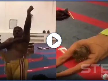 رجل هندي يخلع ملابسه في مسجد بالكويت وقت رفع الأذان ويؤدي حركات غربية (فيديو) - وكالة ستيب نيوز