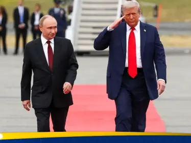 سبب غامض وراء سير بوتين "بذراع واحدة" عند لقائه ترامب - وكالة ستيب نيوز