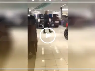 الشرطة الأمريكية توجه تهمة "الإزعاج" لإمرأة شتمت مسلمة وبناتها بسبب الحجاب (فيديو) - وكالة ستيب نيوز