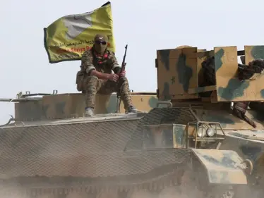 اشتباكات وحرب شوارع بين قوات "قسد" ومجهولين بريف ديرالزور الشرقي يخلف قتلى وجرحى - وكالة ستيب نيوز