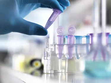 دولة عربية تجيز استخدام علاج مبتكر لكورونا يستخدم لأول مرّة وأثبت فعاليته على المتحورات الجديدة - وكالة ستيب نيوز