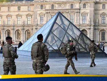 تفاصيل جديدة حول المشتبه بتورطهم في سرقة اللوفر - وكالة ستيب نيوز