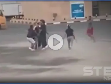 بالفيديو|| مشاجرة بالسيوف في الكويت بمنطقة خالية.. ودهس بالسيارات - وكالة ستيب نيوز