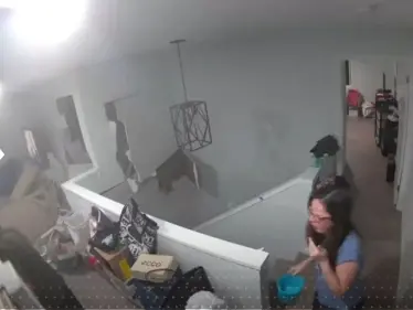 فيديو لصخرة ضخمة تحطم منزلاً في هاواي يحصد ملايين المشاهدات - وكالة ستيب نيوز