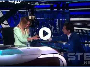 بالفيديو|| عرض زواج في بثٍّ مباشر على الهواء.. شاهد ردّة فعل المذيعة - وكالة ستيب نيوز