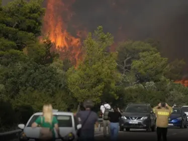حرائق الغابات في رودس تخرج عن السيطرة وتسبب أكبر عملية إجلاء في تاريخ اليونان - وكالة ستيب نيوز