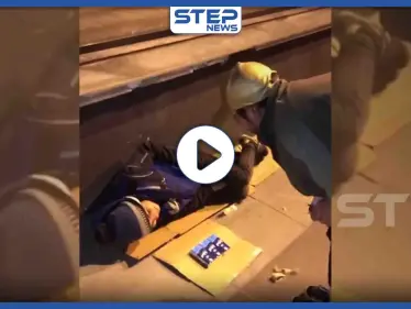 قصّة عنصرية جديدة.. تركي يسخر من طفلة سورية بائعة للمناديل تفترش الأرض (فيديو) - وكالة ستيب نيوز