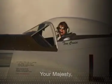 محلقاً بطائرته.. توم كروز يفاجئ الملك تشارلز الثالث - وكالة ستيب نيوز