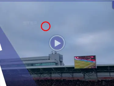 بالفيديو|| طائرة بدون طيار تقتحم ملعب كرة قدم وتتسبب في إيقاف مباراة بالدوري الإنكليزي - وكالة ستيب نيوز