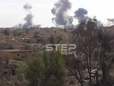 تصاعد الدخان نتيجة القصف على مدينة هجين شرق دير الزور - وكالة ستيب نيوز