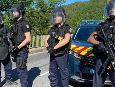 وزير الداخلية الفرنسي يعلن مقتل جندي فرنسي مطلوب بعد اشتباك مع الشرطة (صور) - وكالة ستيب نيوز