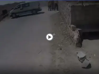 فيديو يحبس الأنفاس.. صحفي يوثق لحظة استهدافه في إدلب السورية - وكالة ستيب نيوز