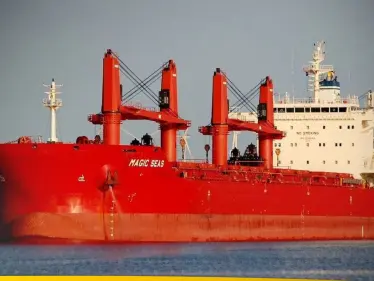 هجوم حوثي يتسبب بأضرار جسيمة لسفينة قبالة الحديدة.. وبيان بريطاني يوضح التفاصيل  - وكالة ستيب نيوز