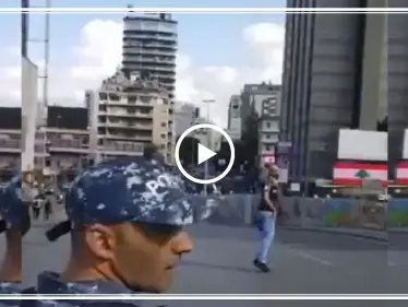 مناصرو حزب الله يضربون المتظاهرين ويصيحون "نحن شيعة يا عر**ات" - وكالة ستيب نيوز