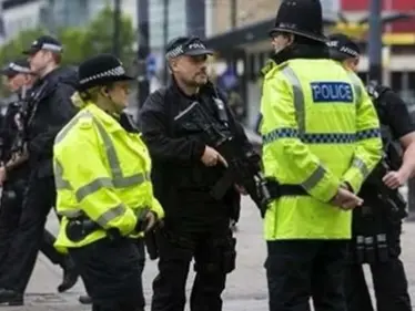 عقب ساعات من مجزرة نيوزيلندا.. مجهولون يهاجمون حشداً من المصلين في بريطانيا!! - وكالة ستيب نيوز