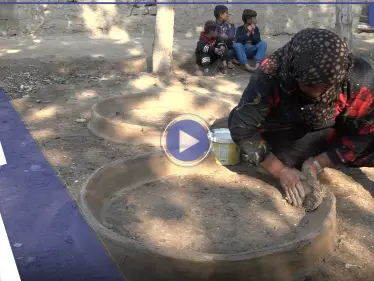 نساء يعملن بصناعات يدوية في شمال شرق سوريا لمساعدة عوائلهم - وكالة ستيب نيوز