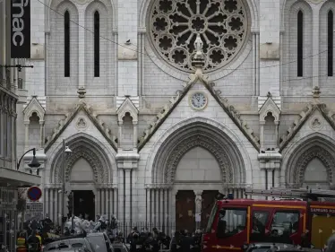 يأتي ذلك في الوقت الذي تشهد فرنسا، اليوم الأحد، إجراء الجولة الثانية من الانتخابات الرئاسية بين الرئيس إيمانويل ماكرون الذي يطمح في ٥ سنوات أخرى بمنصبه والمرشحة عن اليمين المتطرف مارين لوبان. - وكالة ستيب نيوز