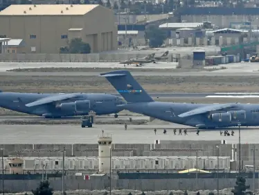 هجوم جوي على مطار أبها الدولي بالسعودية.. والتحالف يكشف حجم الخسائر وعدد الإصابات - وكالة ستيب نيوز