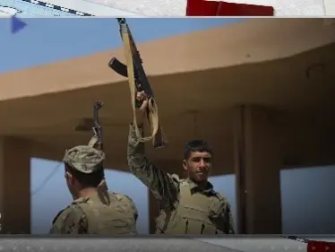 بالفيديو|| وجهاء قبيلة العكيدات يعينون شيخاً جديداً لهم مع استمرار الاشتباكات في ديرالزور السورية - وكالة ستيب نيوز