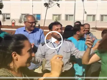 أتراك وسوريون يرقصون على أنغام "السكس الليدي" أمام مستشفى بريف حلب والمدير يتوعّد - وكالة ستيب نيوز