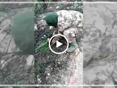 شاهد بالفيديو|| حاملًا رأس عنصر لقوات النظام السوري.. مقاتل لتحرير الشام يوجّه رسالة! - وكالة ستيب نيوز