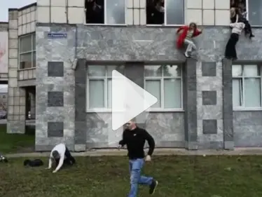 بالفيديو|| قتلى وجرحى بإطلاق نار بجامعة روسية والطلاب يهربون من النوافذ - وكالة ستيب نيوز