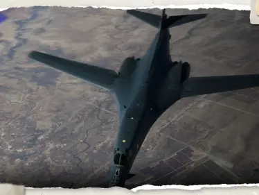 لأول مرّة.. قاذفة قنابل أمريكية تلقي ذخائر في مناطق سعودية وأردنية "للتدريب" - وكالة ستيب نيوز