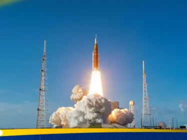 انطلاق رواد فضاء إلى القمر لأول مرة منذ 54 عاماً - وكالة ستيب نيوز