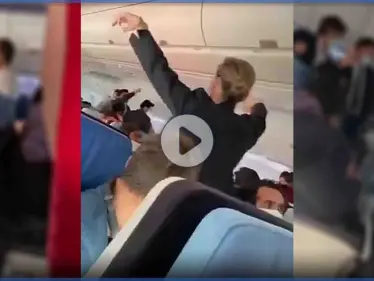 صحيفة بريطانية: "راكب مشاكس" يهاجم مضيفة طيران ويجبر الرحلة بأكملها على الهبوط الاضطراري - وكالة ستيب نيوز