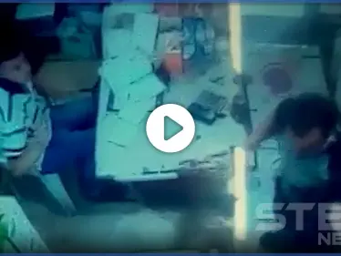 بالفيديو|| سطو مسلح رصدته كاميرا مراقبة على "سوبر ماركت" بدرعا.. بأغرب عملية سرقة قد تشاهدها - وكالة ستيب نيوز