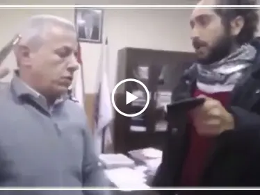 شاهد بالفيديو|| متظاهرون لبنانيون يقتحمون مكتب محافظ عكار.. ويكشفون ملفات فساد كانت مخفية - وكالة ستيب نيوز