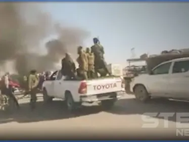 بالفيديو|| أبناء ديرالزور يُجبرون رتلاً للتحالف الدولي و