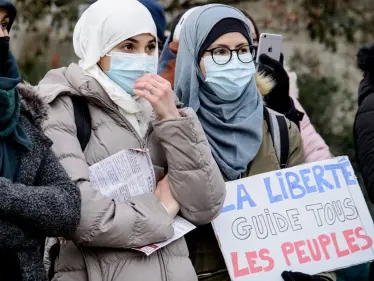 المجلس الأوروبي يُلغي حملة لدعم حقوق المحجبات بعد هجوم فرنسي (فيديو) - وكالة ستيب نيوز